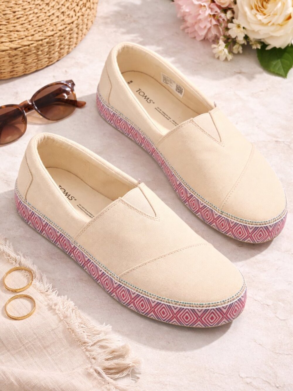 TOMS Women’s Slip On Shoes Size 10 Cream Canvas Geometric Sole Casual